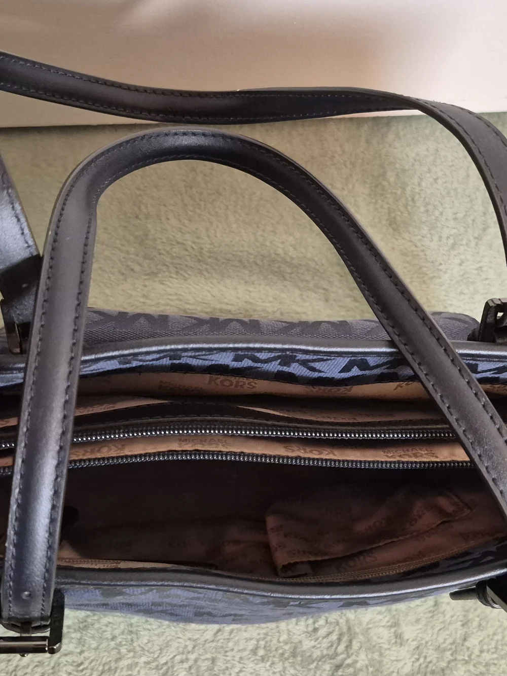 Michael Kors Jet Set MK Signature Tote In Navy Blue.